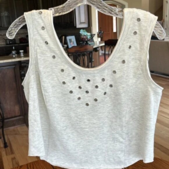 Boutique Crop Top Studded Holes New - Picture 7 of 7